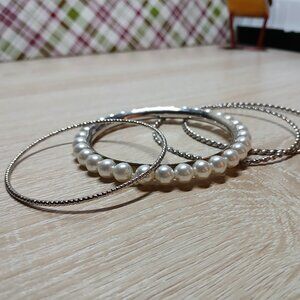 Lot of 4 Silver Tone Vintage Bangles Bracelets Costume Jewelry #26